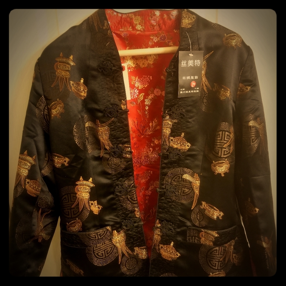 Authentic Chinese Silk Womens Coat. NEW WITH TAGS